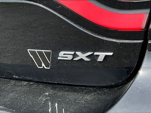 Used 2018 Dodge Charger SXT Plus RWD image 24