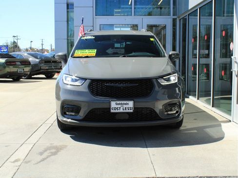 Used 2021 Chrysler Pacifica Touring-L w/ Premium & Safety Sphere Group AWD/4WD image 2