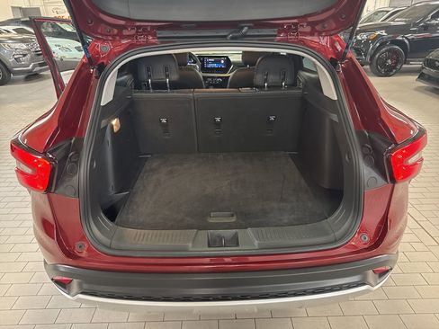 Used 2025 Chevrolet Trax LT w/ LT Convenience Package image 21