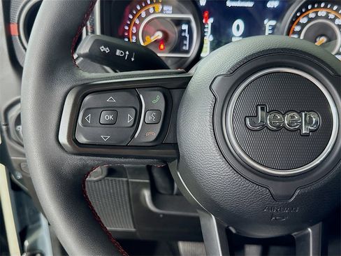 Used 2024 Jeep Gladiator Rubicon w/ Convenience Group image 22