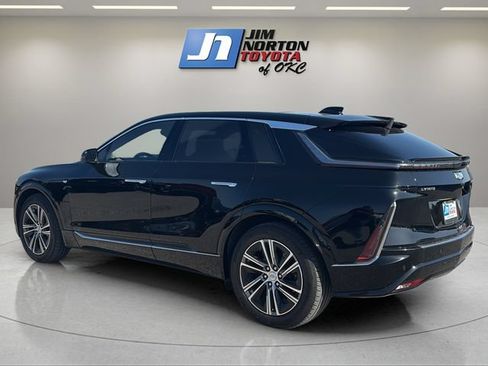 Used 2024 Cadillac Lyriq Luxury AWD/4WD image 7