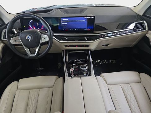 Used 2025 BMW X7 xDrive40i w/ Premium Package image 12