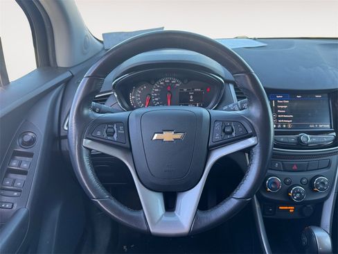 Used 2022 Chevrolet Trax LT w/ Driver Confidence Package image 12