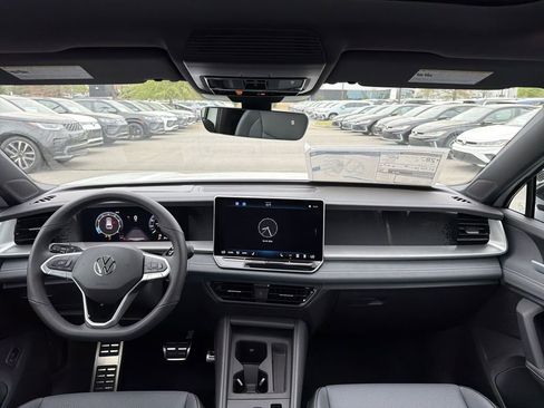 New 2026 Volkswagen Tiguan SE R-Line FWD image 20