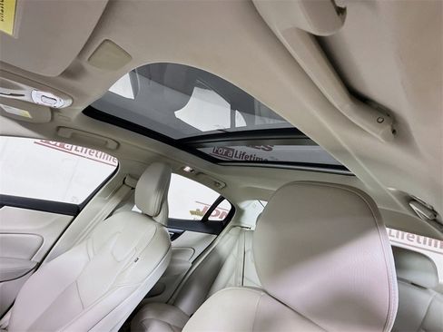 Used 2020 Volvo S60 T6 Momentum image 11