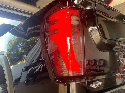 Used 2025 GMC Sierra 2500 AT4 w/ AT4 Premium Plus Package AWD/4WD image 17