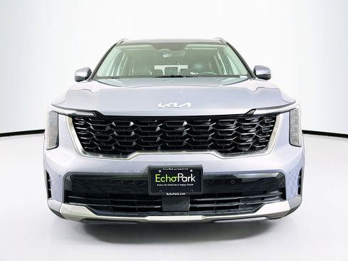Used 2024 Kia Sorento S image 2
