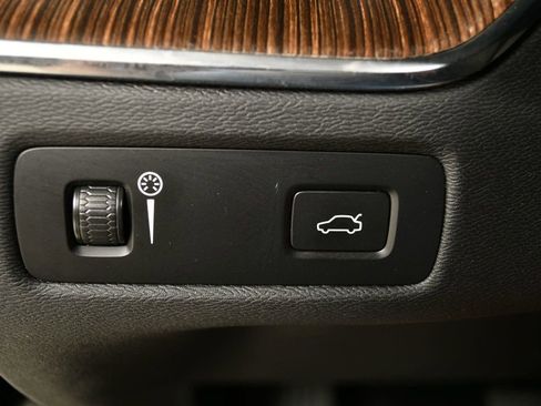 Used 2022 Volvo XC60 B5 Momentum w/ Protection Package Premier image 64