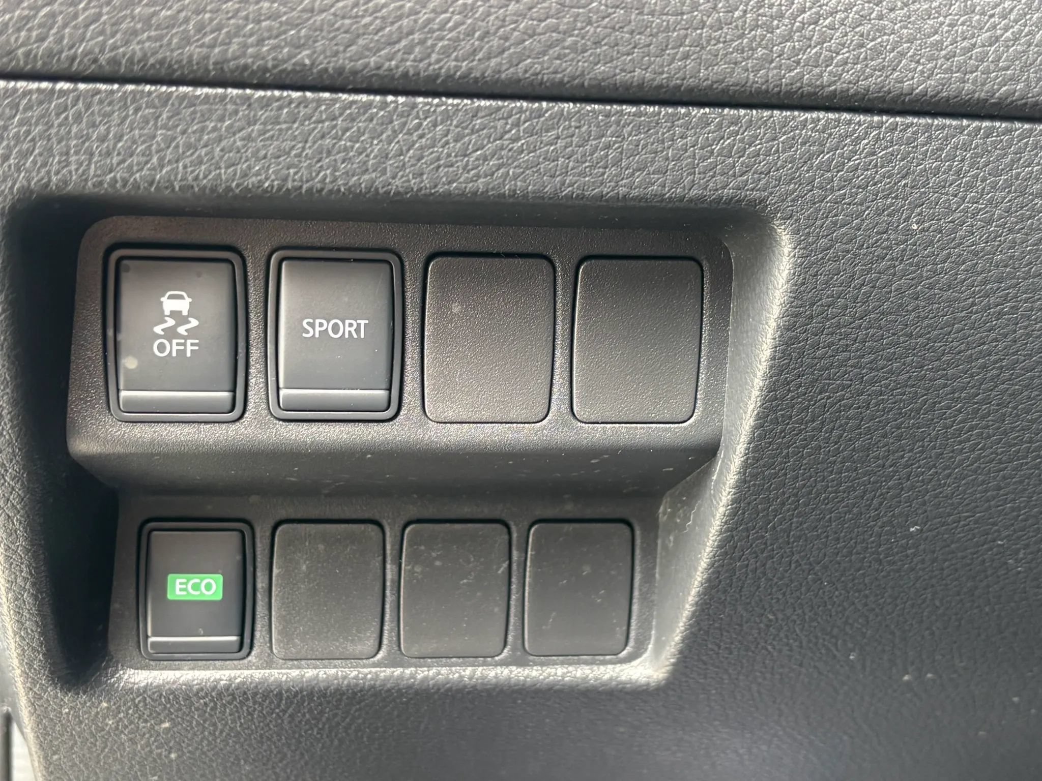Used 2015 Nissan Rogue S FWD image 16