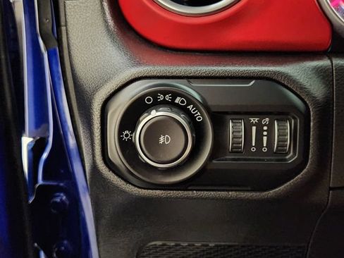 Used 2020 Jeep Wrangler Unlimited Rubicon w/ Dual Top Group AWD/4WD image 19