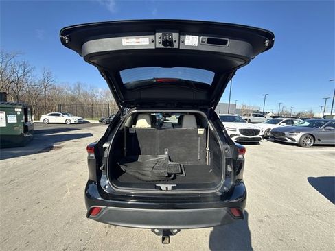 Used 2024 Toyota Highlander XLE image 24