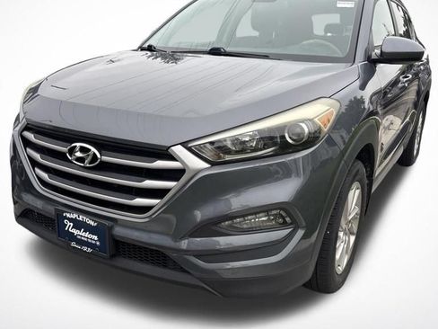 Used 2017 Hyundai Tucson SE w/ SE Popular Package 02 AWD/4WD image 2