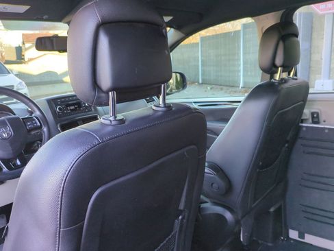Used 2017 Dodge Grand Caravan SXT image 25