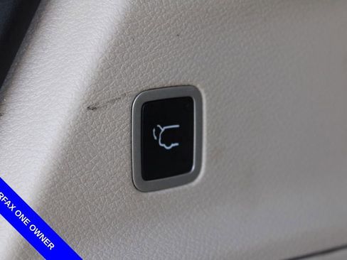 Used 2023 Chrysler Voyager LX image 11