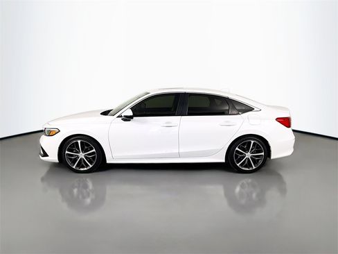 Used 2022 Honda Civic Touring image 2