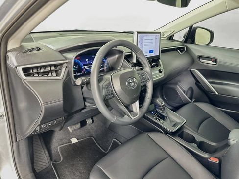 Used 2026 Toyota Corolla Cross XLE w/ Convenience Package FWD image 9