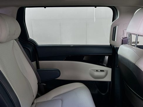 Used 2025 Kia Carnival SX Prestige FWD image 27