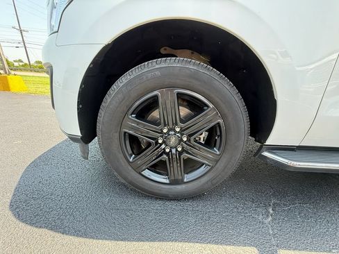 Used 2020 Ford Expedition XLT w/ Equipment Group 202A AWD/4WD image 10