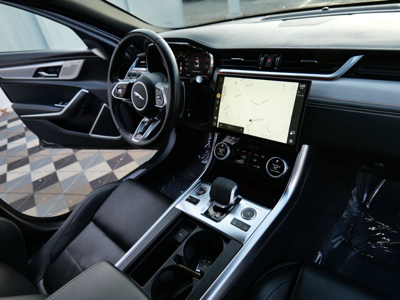 Used 2024 Jaguar XF R-Dynamic SE AWD/4WD image 37