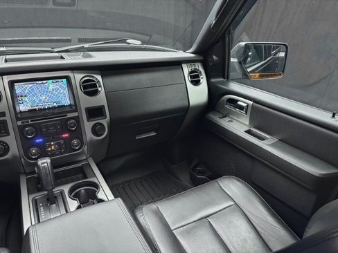 Used 2015 Ford Expedition XLT w/ Equipment Group 202A AWD/4WD image 39