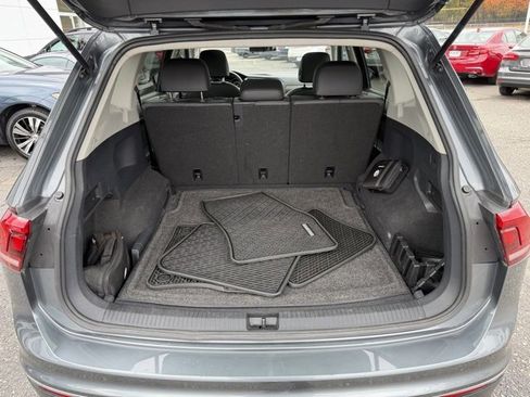 Used 2020 Volkswagen Tiguan SE w/ Panoramic Sunroof Package image 16