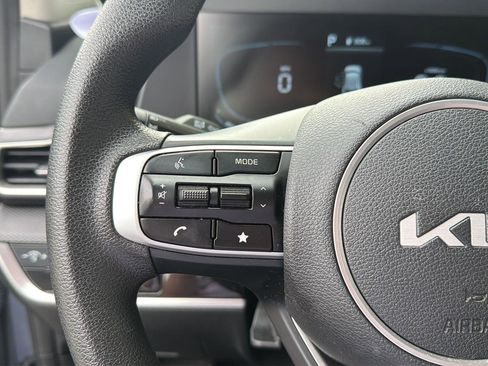 Used 2025 Kia Sportage LX FWD image 18
