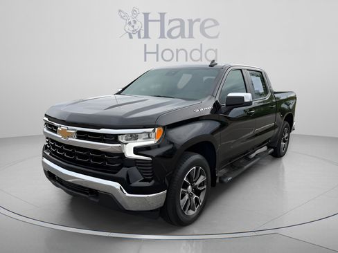 Used 2022 Chevrolet Silverado 1500 LT AWD/4WD image 1