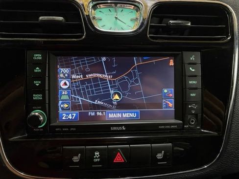 Used 2013 Chrysler 200 Limited FWD image 33