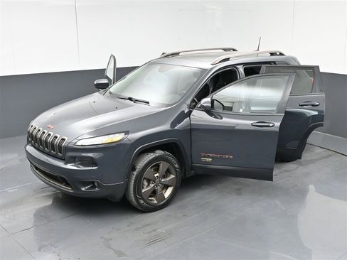 Used 2017 Jeep Cherokee 75th Anniversary AWD/4WD image 40