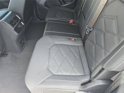 Used 2024 Volkswagen Atlas Cross Sport SE FWD image 12