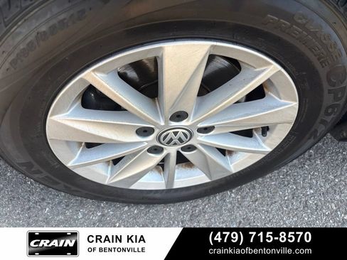 Used 2016 Volkswagen Golf S FWD image 7