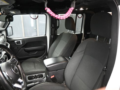 Used 2020 Jeep Gladiator Sport w/ Quick Order Package 24S image 17