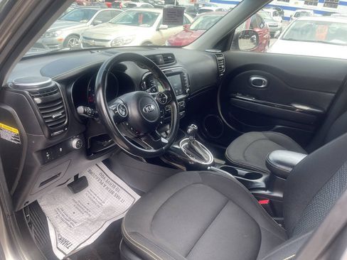Used 2016 Kia Soul + w/ Audio Package FWD image 10