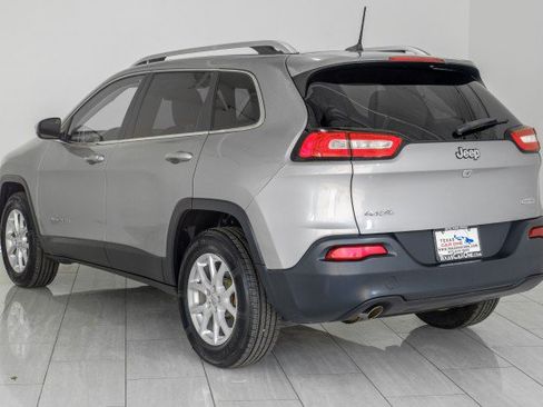 Used 2016 Jeep Cherokee Latitude w/ Cold Weather Group AWD/4WD image 8