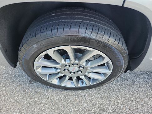 Certified 2023 GMC Acadia Denali w/ Denali Ultimate Package AWD/4WD image 4