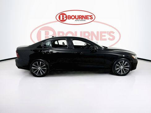 Used 2022 Volvo S60 B5 Momentum AWD/4WD image 9