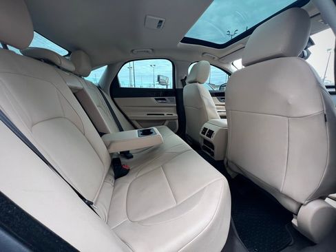 Used 2016 Jaguar XF Premium image 26
