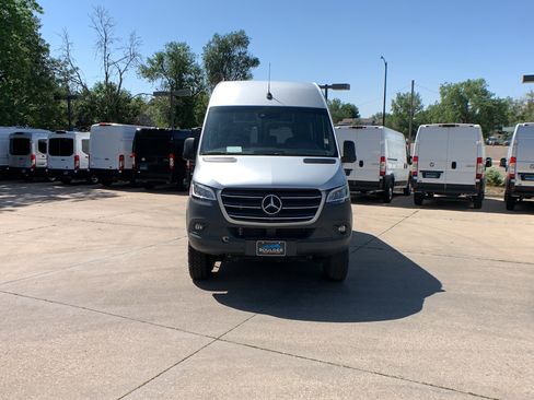 Used 2024 Mercedes-Benz Sprinter 2500 image 8
