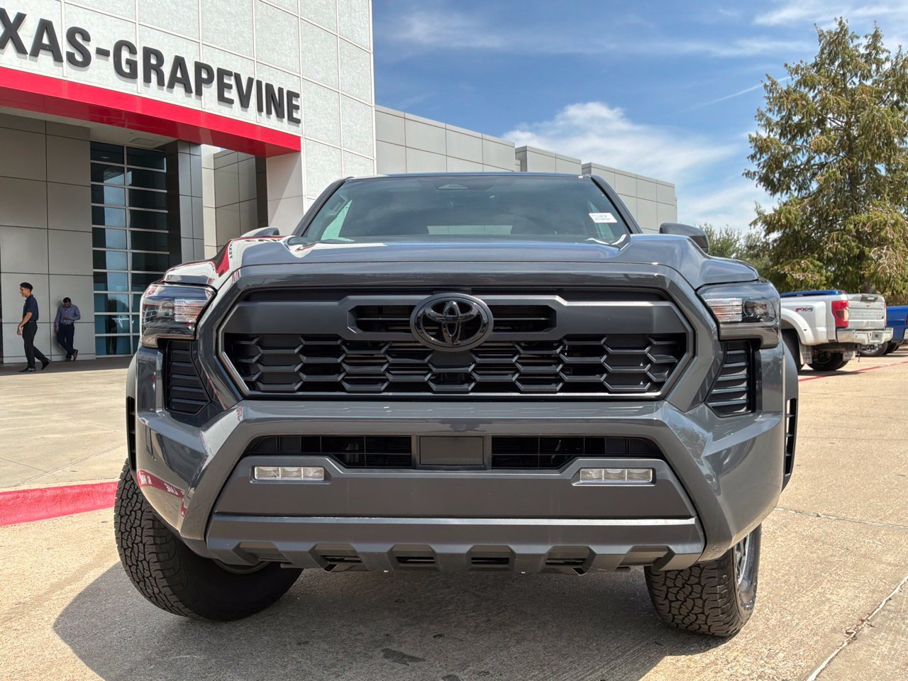 Used 2026 Toyota Tacoma TRD Off-Road AWD/4WD image 3