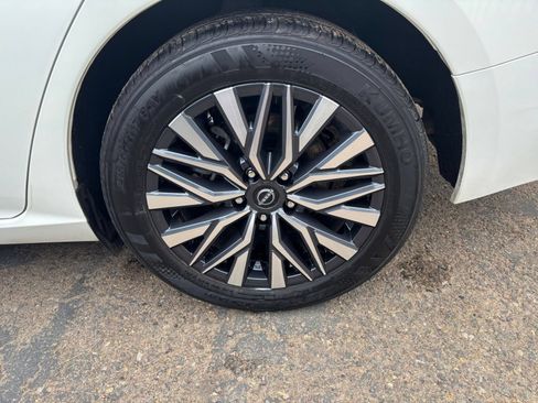 Used 2025 Nissan Altima 2.5 SV FWD image 29