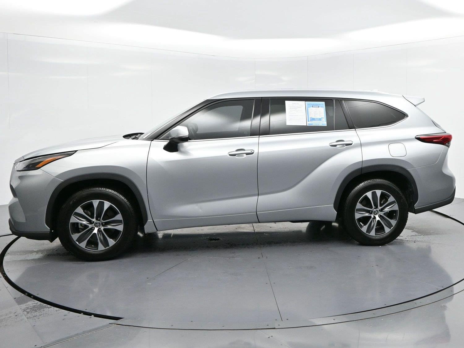 Used 2022 Toyota Highlander XLE FWD image 4