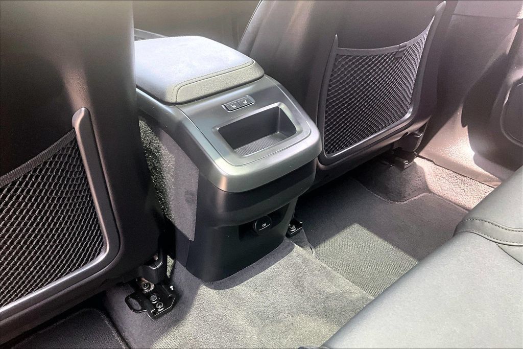 Certified 2026 Volvo XC60 B5 Plus AWD/4WD image 31