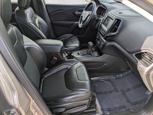 Used 2019 Jeep Cherokee Latitude Plus w/ Comfort/Convenience Group image 21