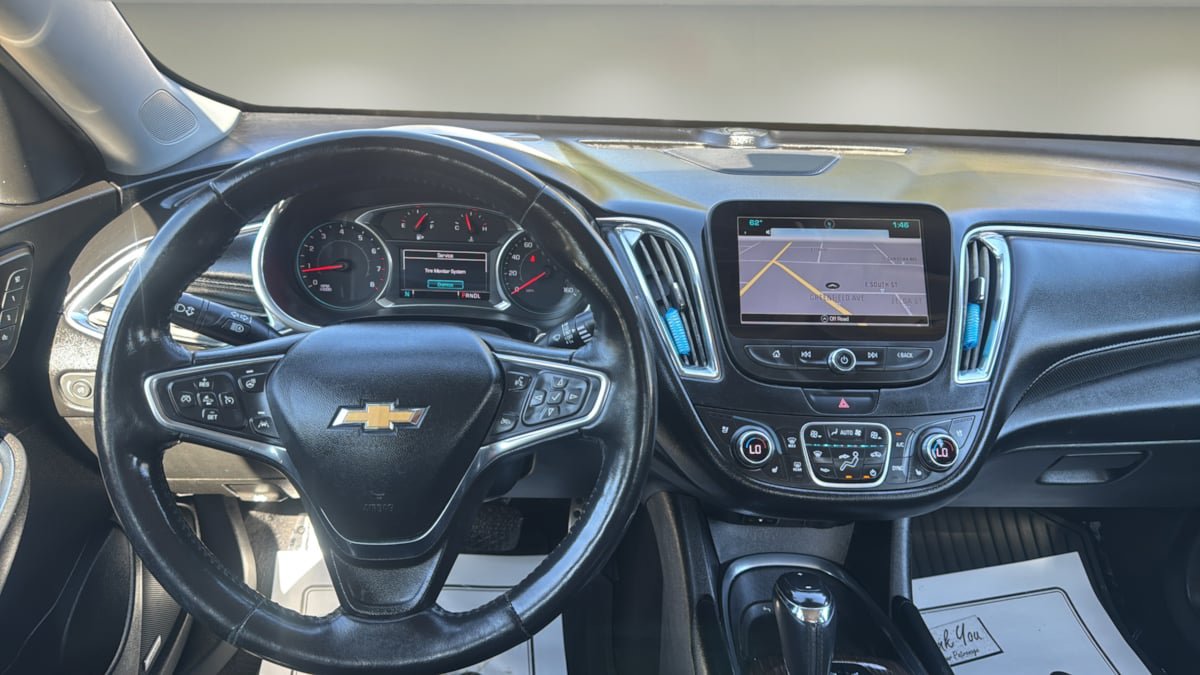 Used 2017 Chevrolet Malibu Premier w/ Premier Sun and Wheel Package FWD image 10