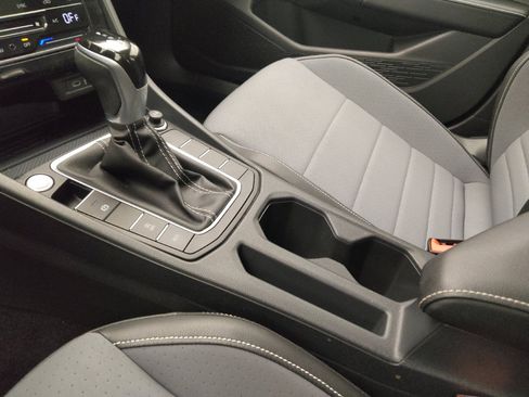 Used 2025 Volkswagen Jetta SE w/ Sunroof Package FWD image 26