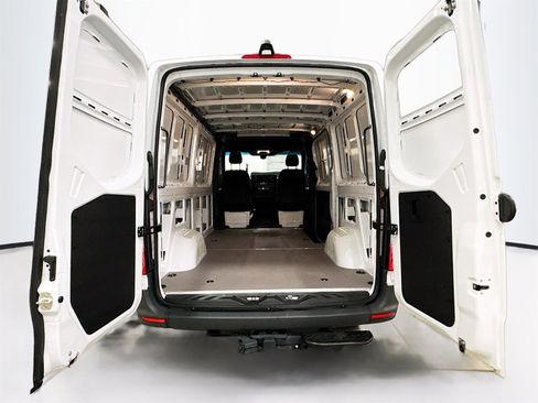 Used 2025 Mercedes-Benz Sprinter 2500 image 24
