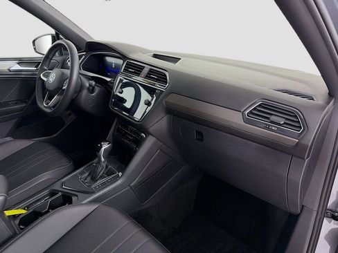Certified 2023 Volkswagen Tiguan SE R-Line FWD image 30