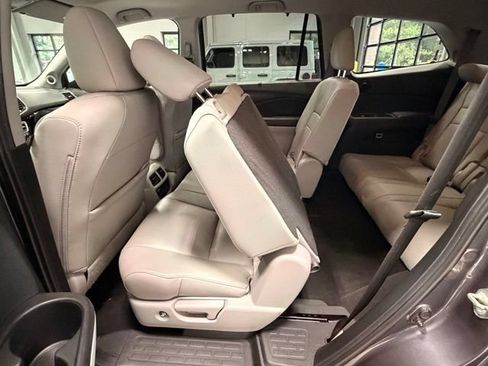 Used 2021 Honda Pilot Touring image 17