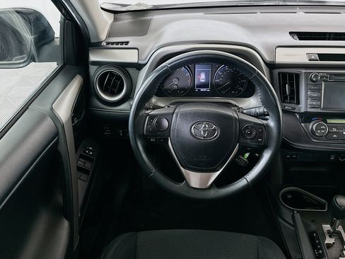 Used 2018 Toyota RAV4 XLE image 18