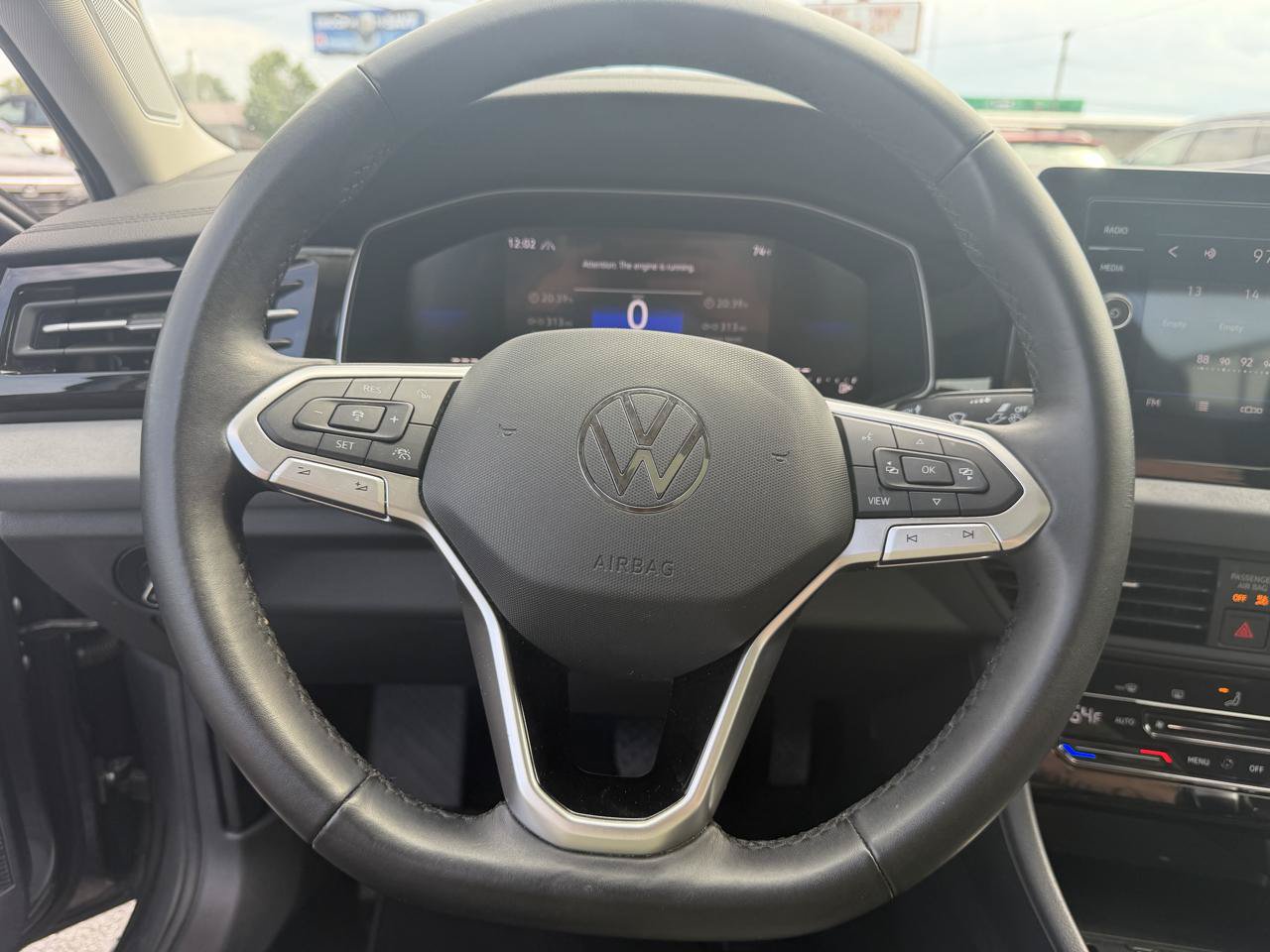 Used 2025 Volkswagen Jetta SE FWD image 17